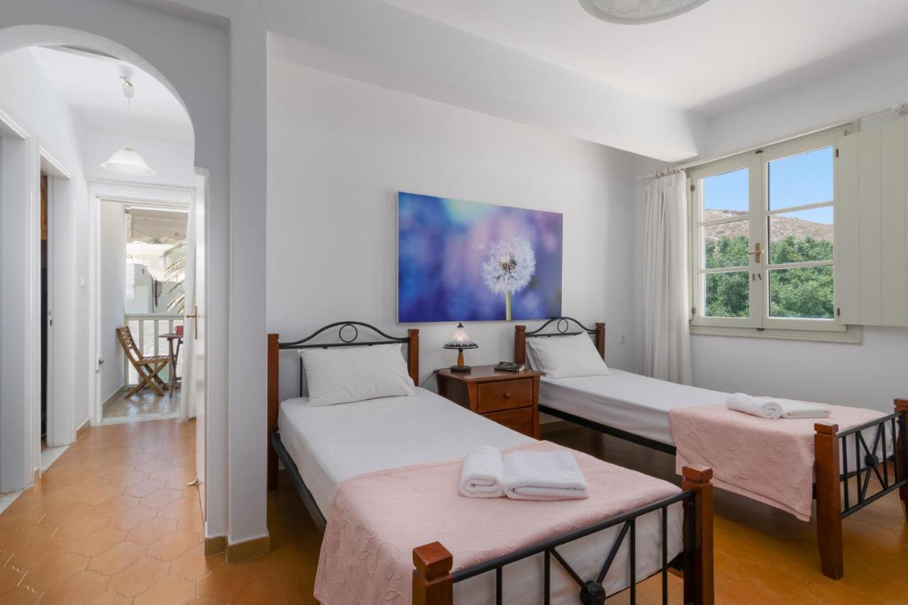 Areti'S Milos Guesthouses Adamantas  Esterno foto