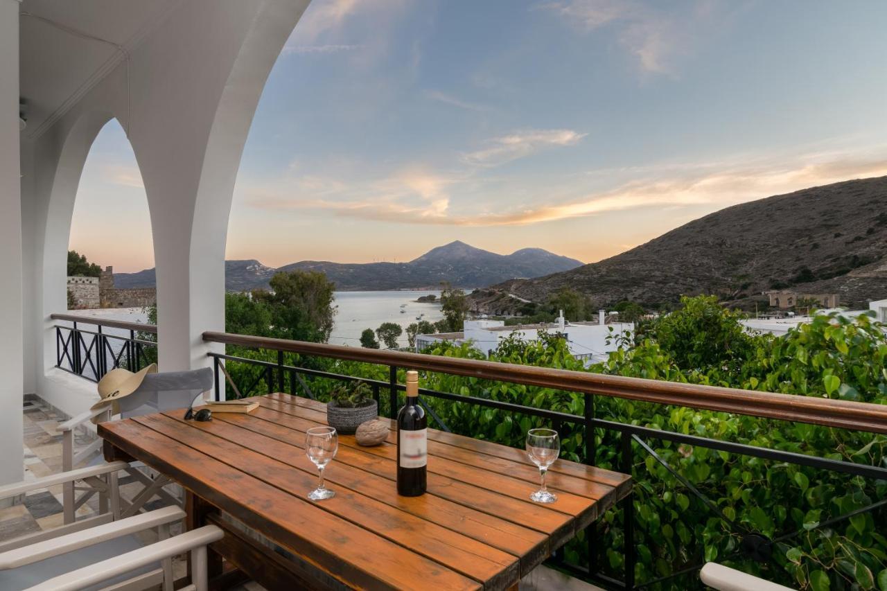 Areti'S Milos Guesthouses Adamantas  Esterno foto