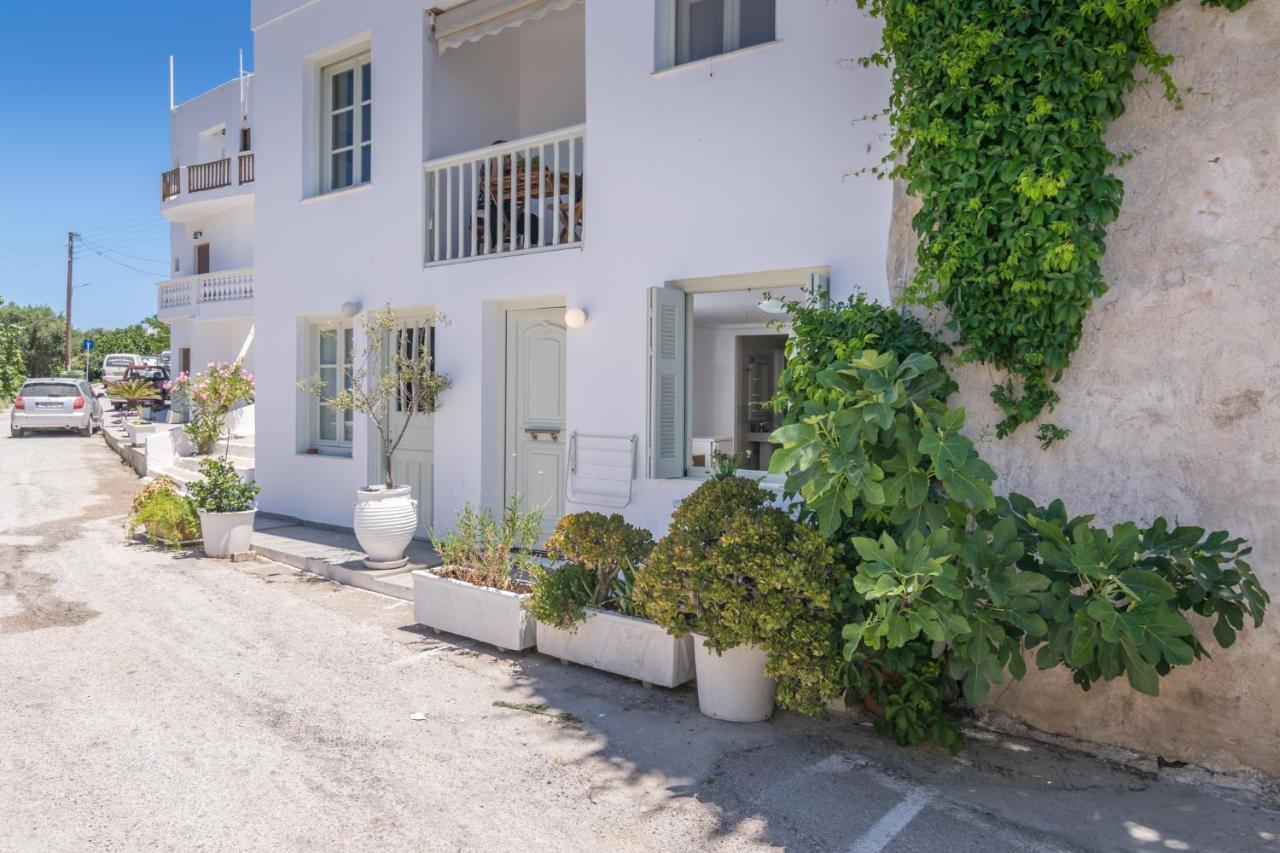 Areti'S Milos Guesthouses Adamantas  Esterno foto