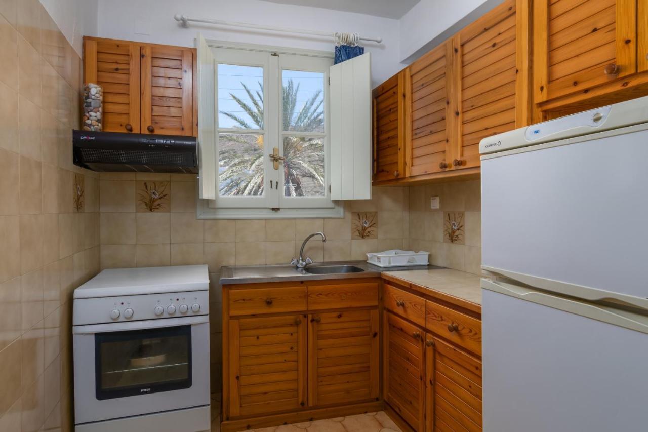 Areti'S Milos Guesthouses Adamantas  Esterno foto
