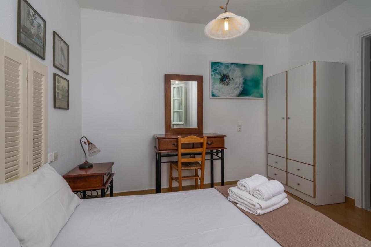 Areti'S Milos Guesthouses Adamantas  Esterno foto