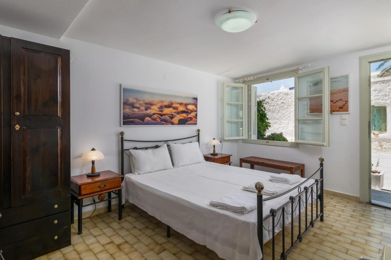 Areti'S Milos Guesthouses Adamantas  Esterno foto