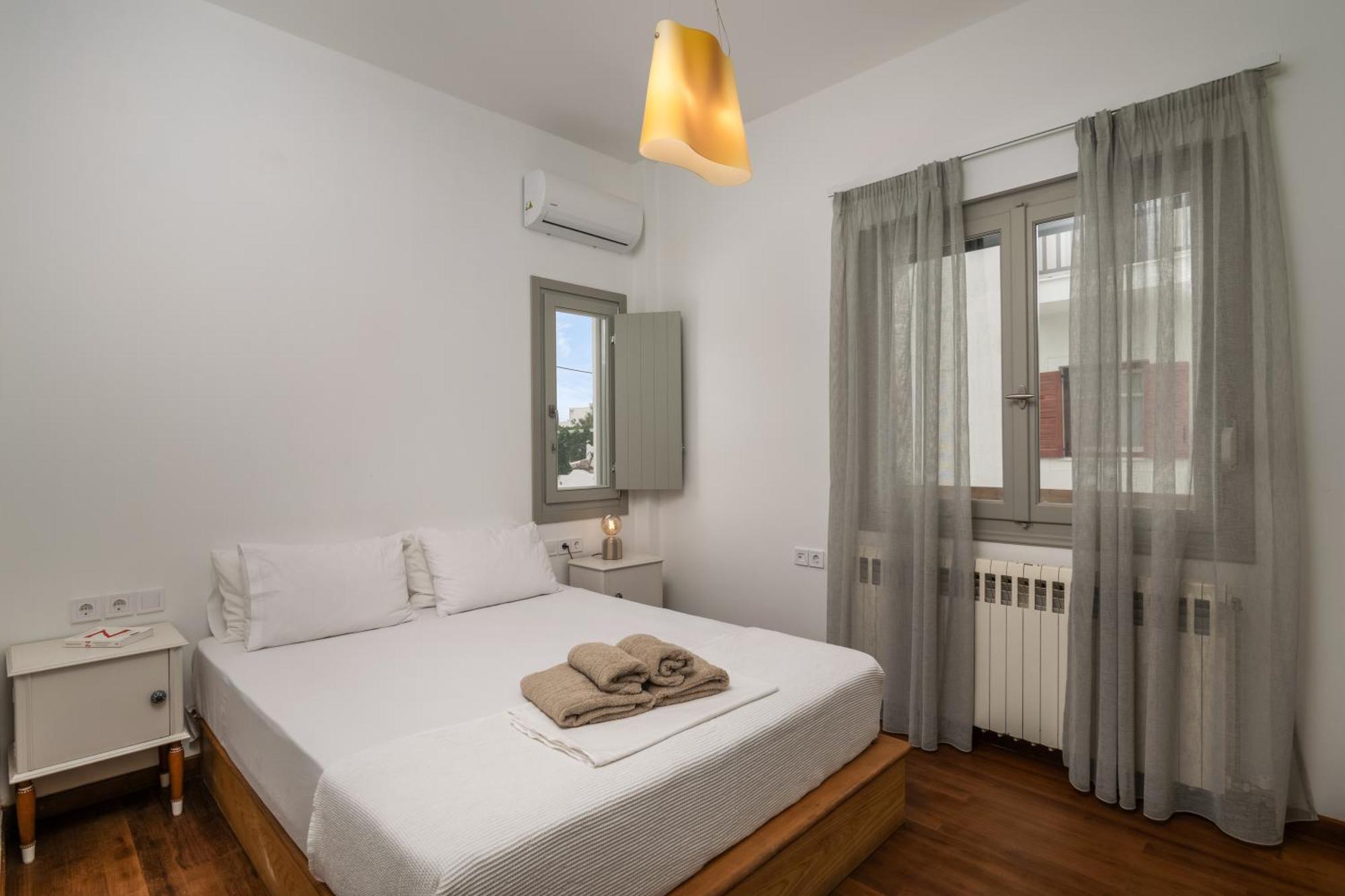 Areti'S Milos Guesthouses Adamantas  Esterno foto