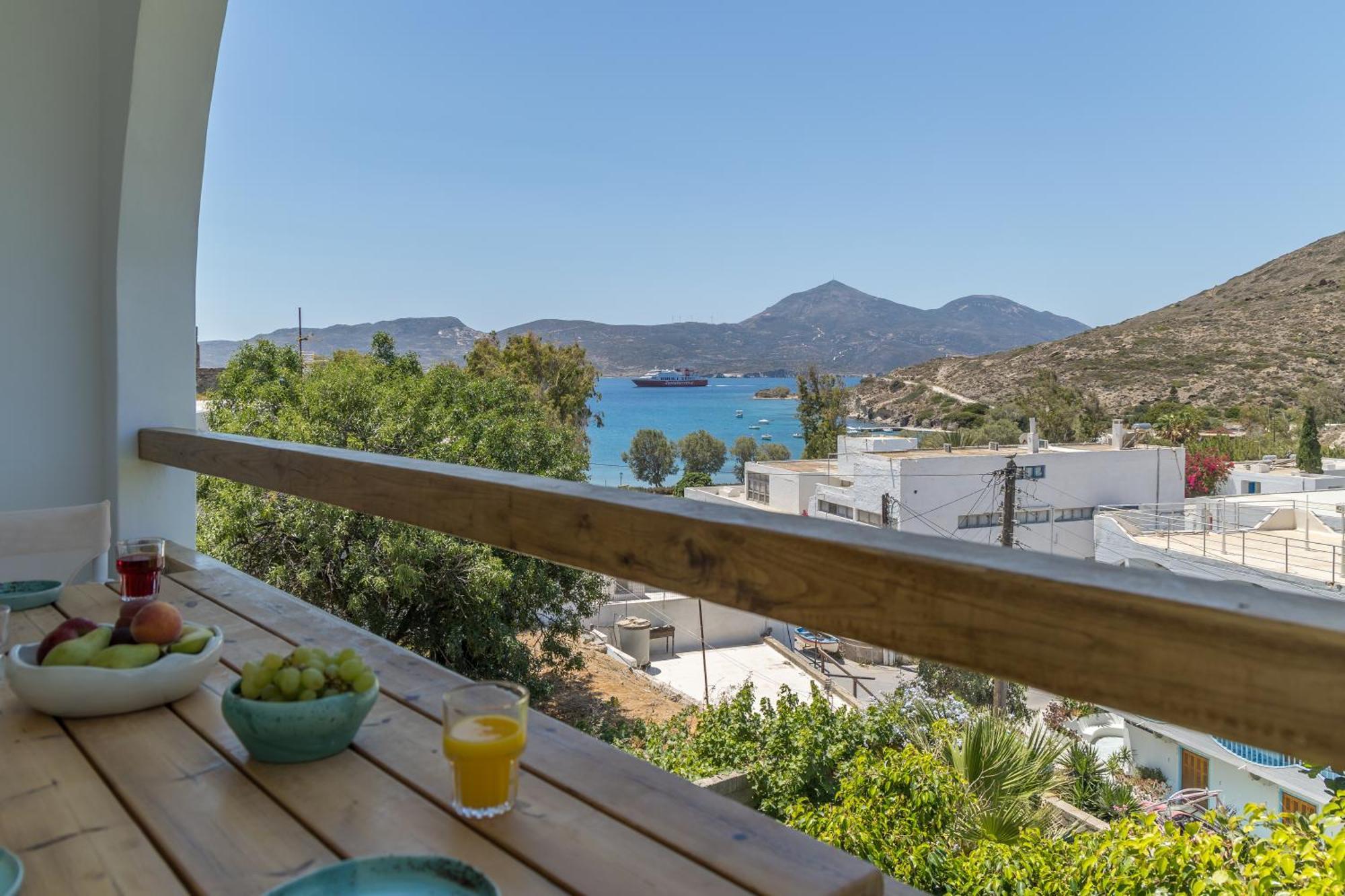 Areti'S Milos Guesthouses Adamantas  Esterno foto