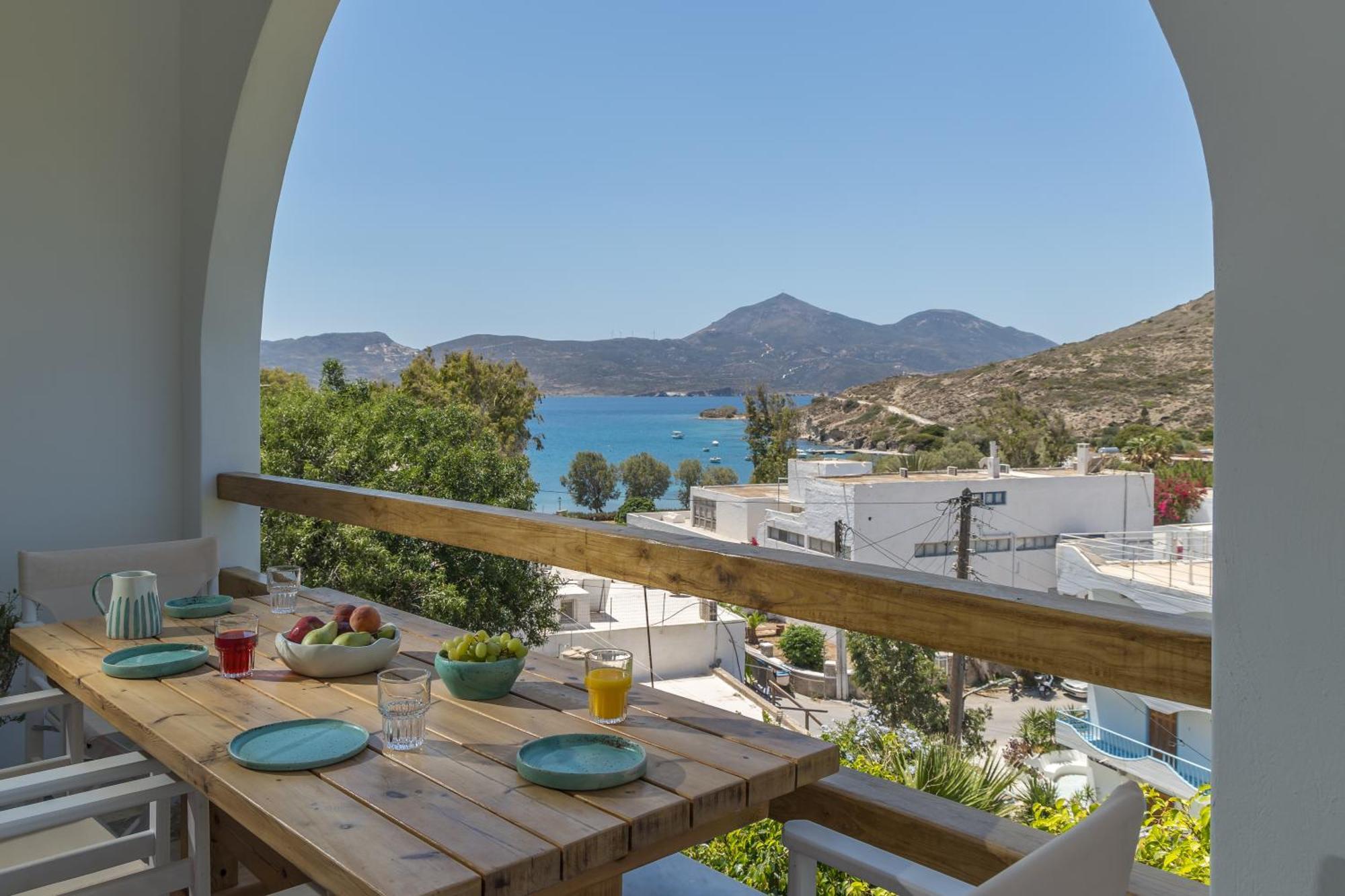 Areti'S Milos Guesthouses Adamantas  Esterno foto