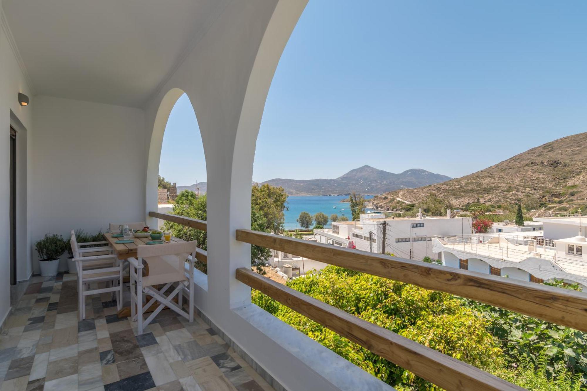Areti'S Milos Guesthouses Adamantas  Esterno foto